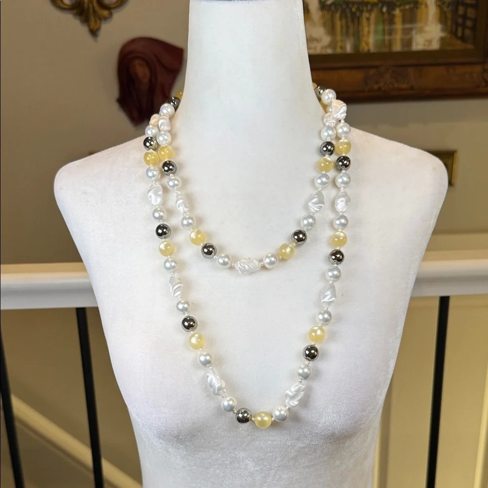 Vintage Double Strand Faux Pearl Necklace White Yellow Grey - Picture 3 of 10